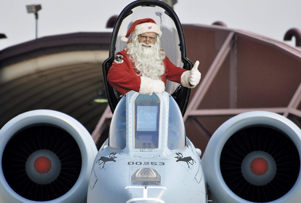サンタ NORAD will track Santa's hypersonic gift-delivery operations